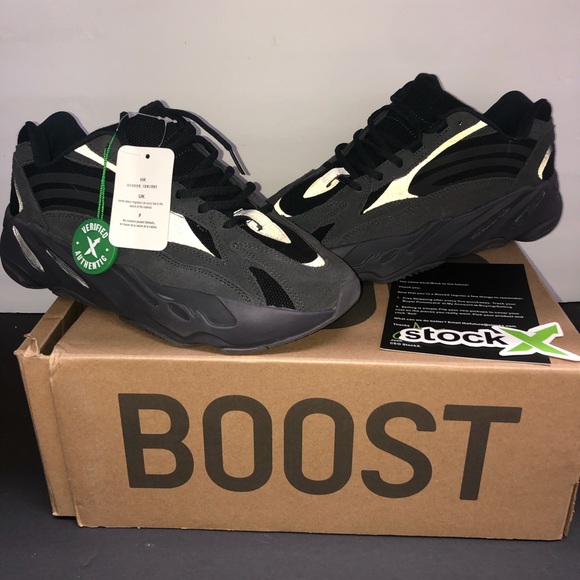 yeezy 700 size 10.5